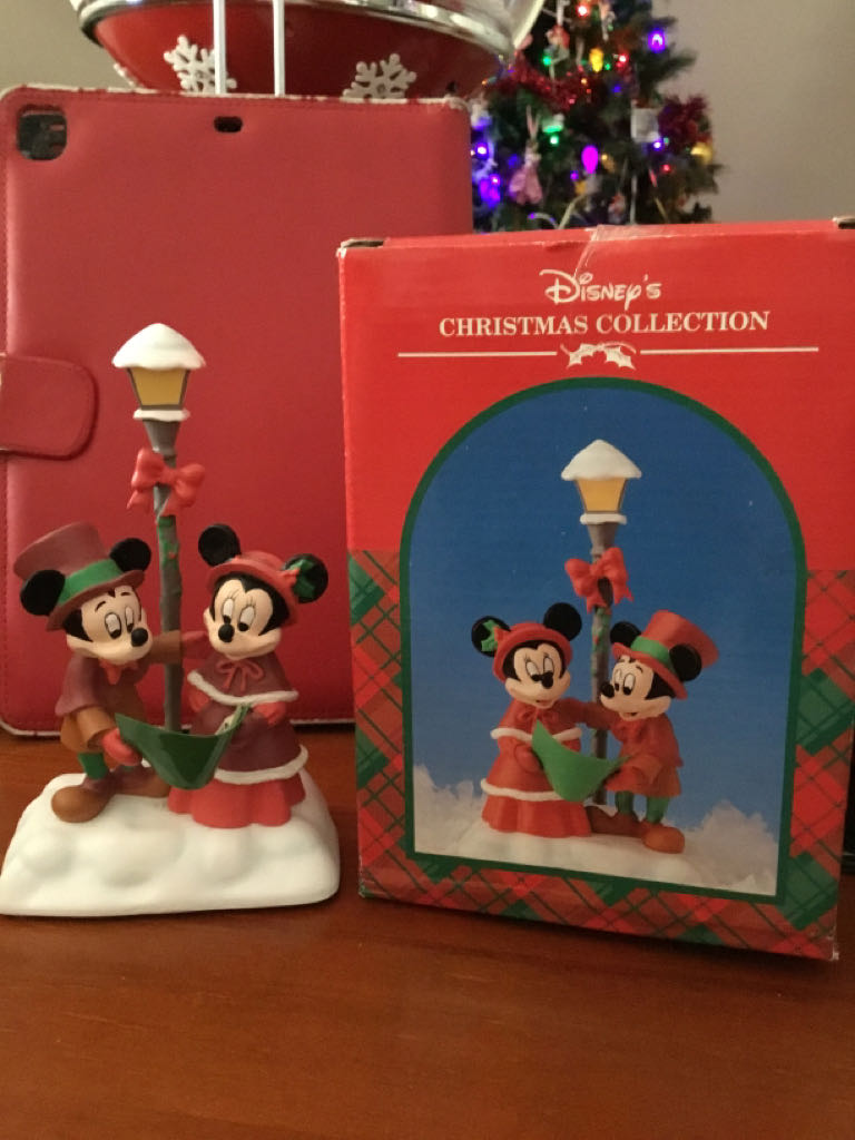 Mickey & Minnie Carolling Lamp Post - Disney Mickey And Minnie ornament collectible - Main Image 2