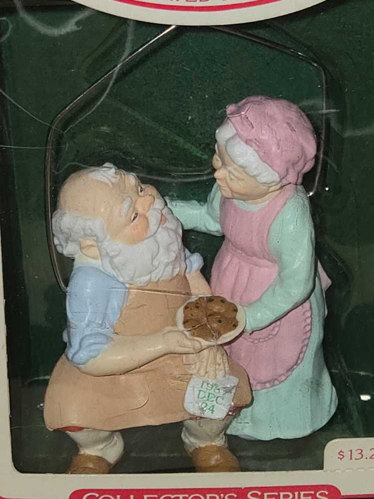 Mr. And Mrs. Claus Home Cooking #2 - Mr. And Mrs. Claus (Santa, Mrs Claus) ornament collectible - Main Image 3