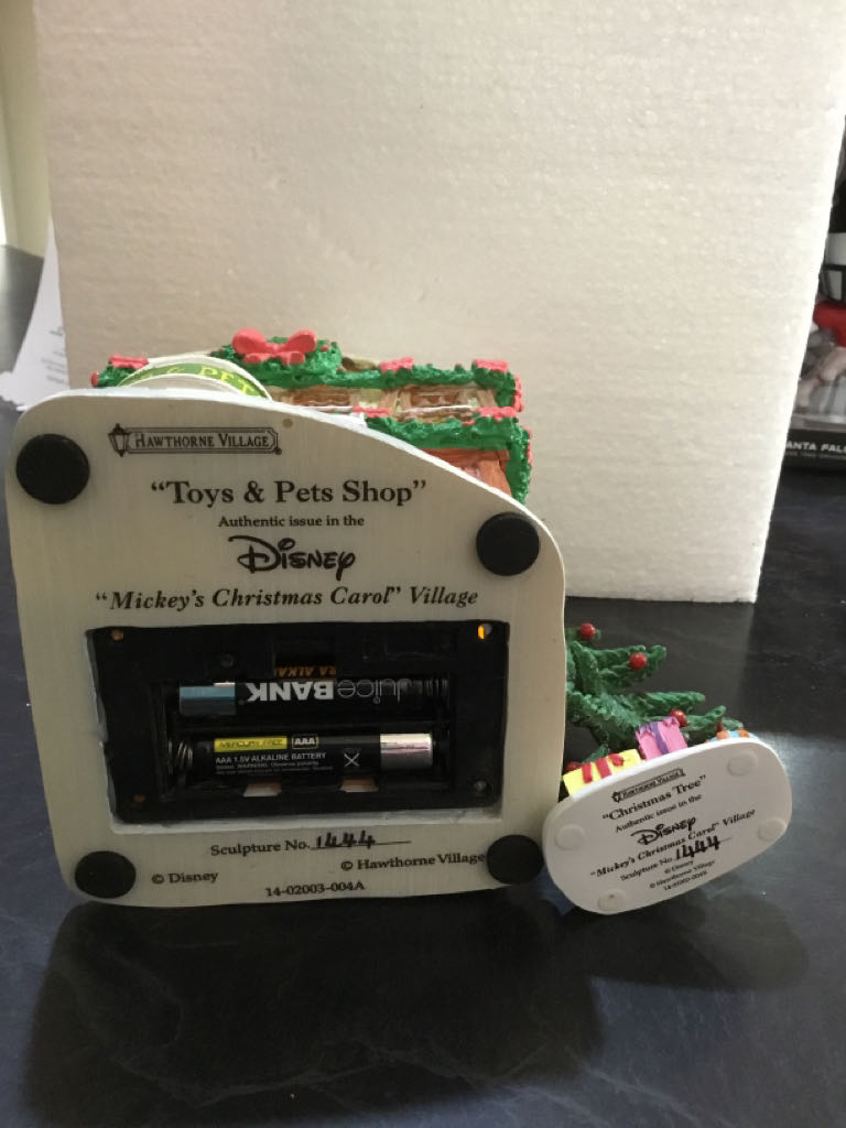 Toys & Pets Shop - Mickey’s Christmas Carol Village (Hawthorne Village) ornament collectible - Main Image 2