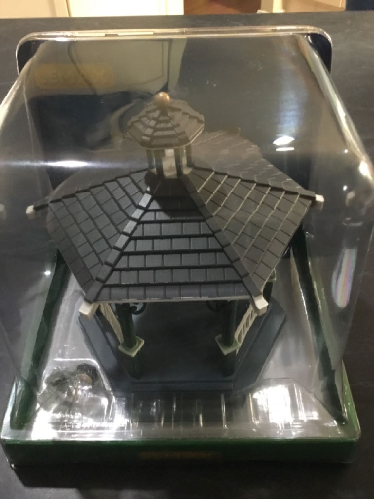 Victorian Park Gazebo - Lemax Caddington Village (Lemax Table Accent) ornament collectible [Barcode 728162833693] - Main Image 2