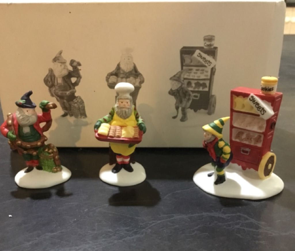 Baker Elves - North pole series (Heritage Village Collection) ornament collectible - Main Image 2