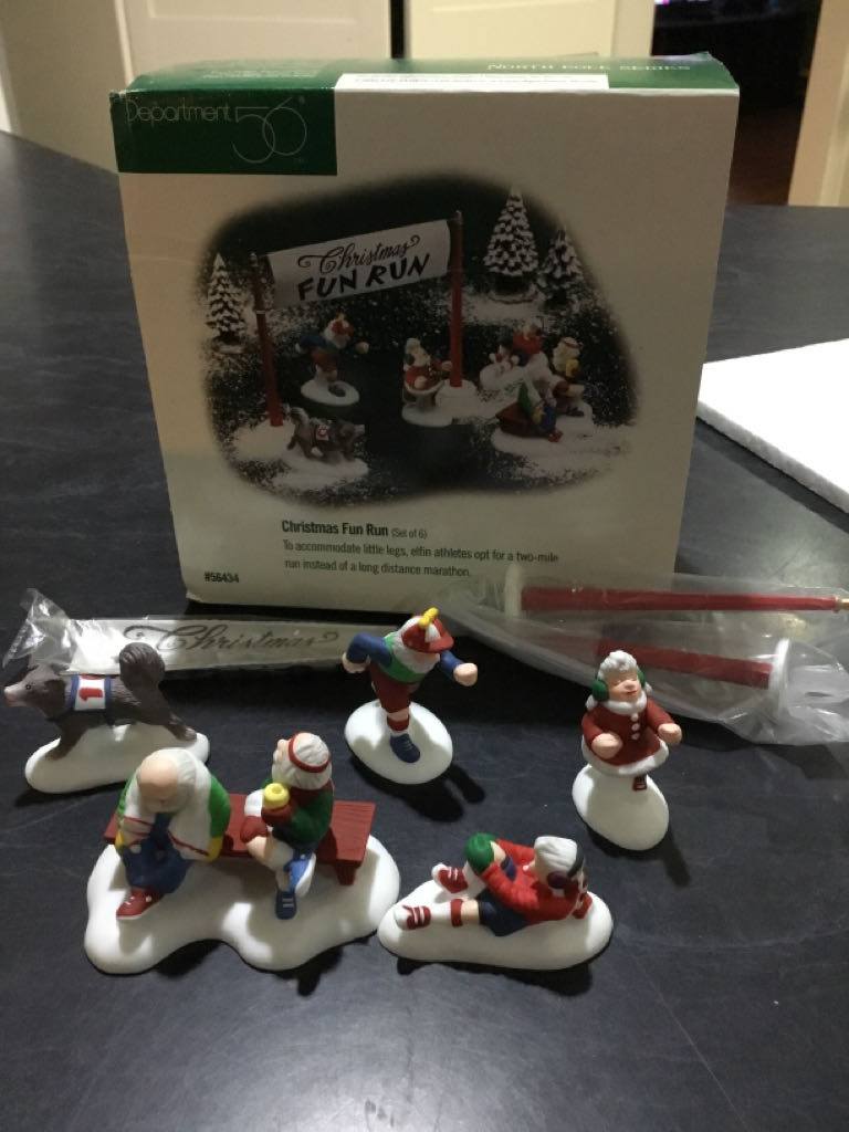 Christmas Fun Run - North Pole Series Accessory ornament collectible [Barcode 734409125391] - Main Image 2