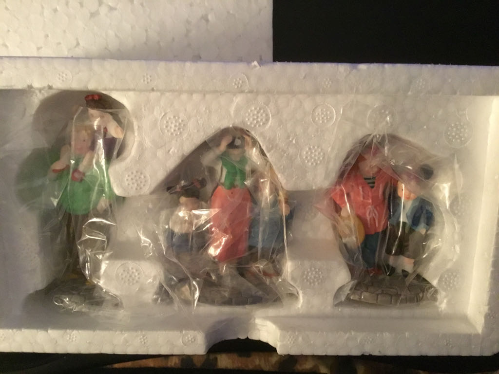 Disney Parks Family - Disney Parks Village Series (Disney Parks Village Series) ornament collectible - Main Image 2