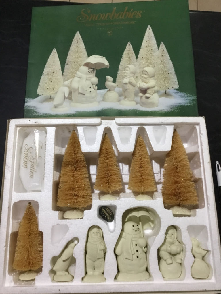 Jolly Friends Forevermore - Snowbabies ornament collectible [Barcode 734409146426] - Main Image 2