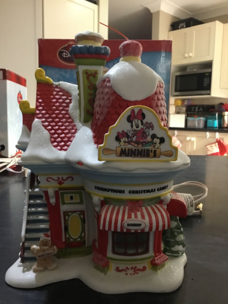 Minnie’s Bakery - Mickey’s Merry Christmas Village (Disney) ornament collectible [Barcode 734409527508] - Main Image 2