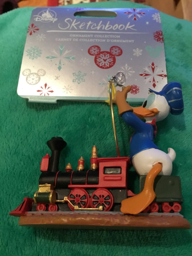 Donald On A Train - Disney Donald Duck ornament collectible [Barcode 5057966099956] - Main Image 1