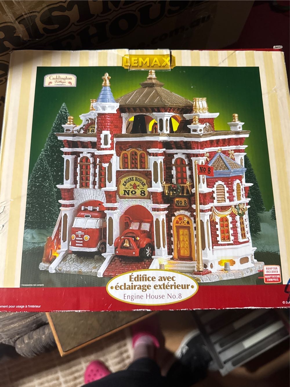 Engine House No 8 - 55228 - Caddington (Lighted Building) ornament collectible [Barcode 728162552280] - Main Image 3