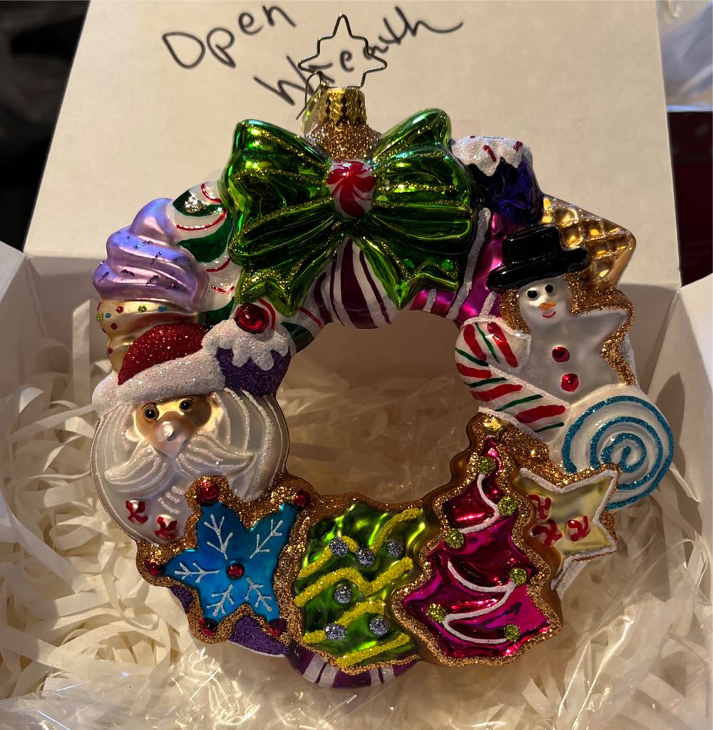 Treats Wreath - Sweets ornament collectible [Barcode 645001472168] - Main Image 1