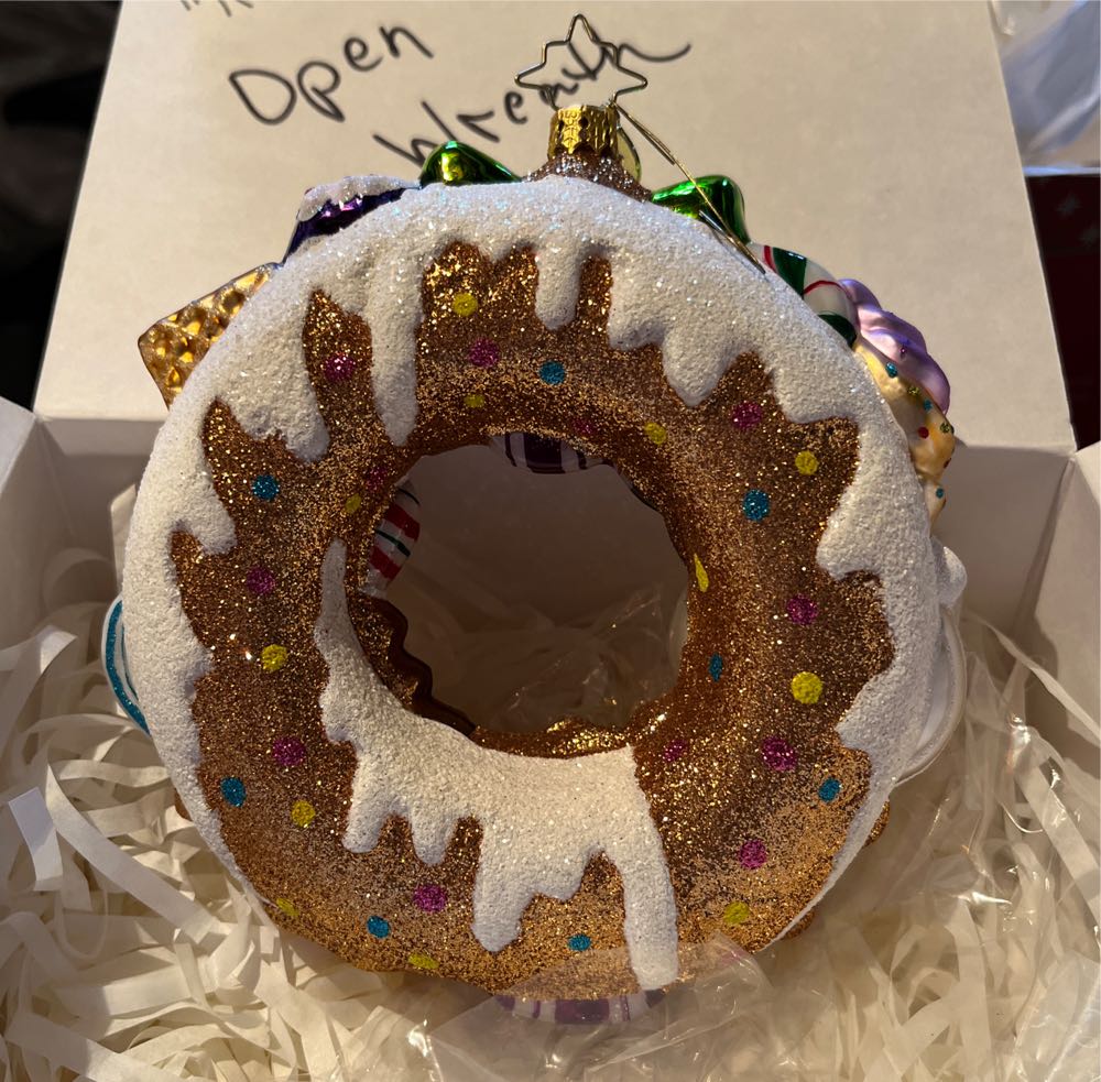 Treats Wreath - Sweets ornament collectible [Barcode 645001472168] - Main Image 2