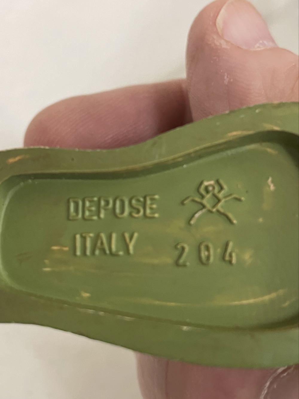 Fontanini - (Set 1) - #204 - Villager - Woman Washing Clothes - Washer (Villager) ornament collectible - Main Image 3