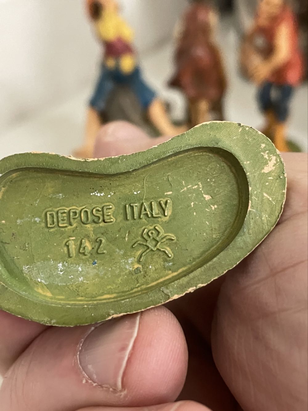 Fontanini - (Set 1) - #142 - Villager - Lady with Basket Of Vegetables On Head - Lady With Basket Of Vegetables On Head (Villager) ornament collectible - Main Image 3