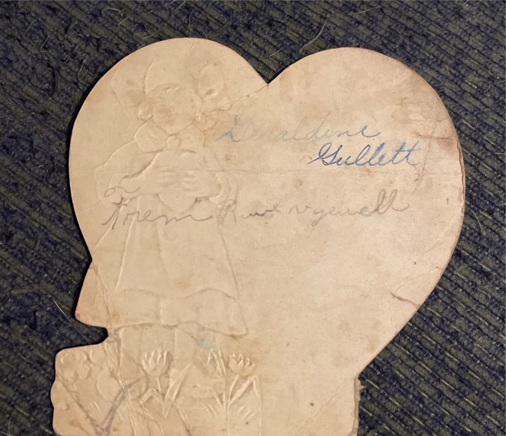 Valentine - Dutch Girl - Flat (Valentine) ornament collectible - Main Image 2