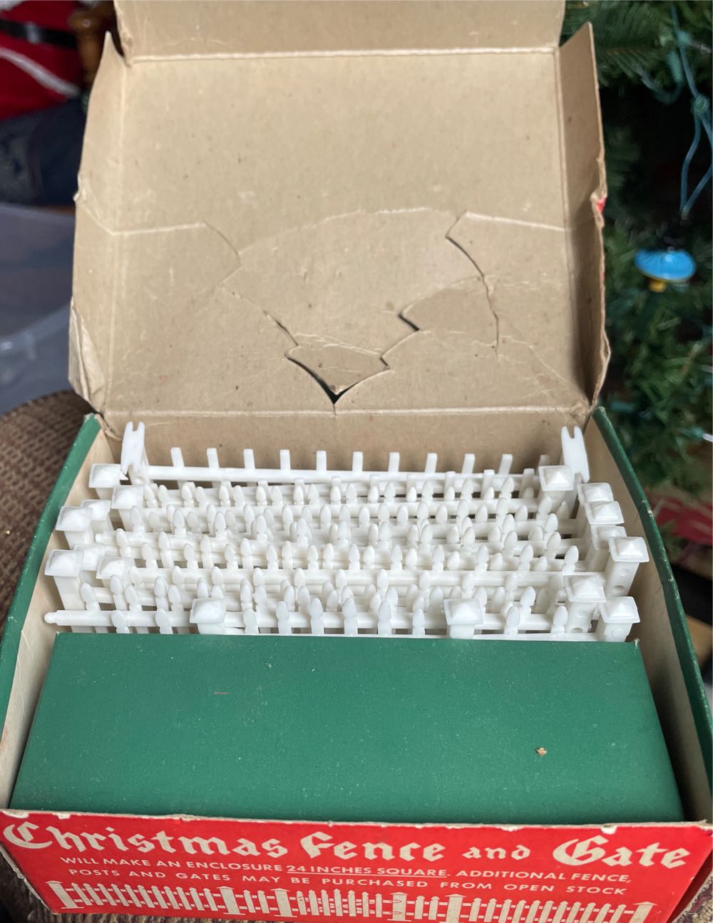 Bachmann - Putz - Christmas Fence & Gate - Fence (Putz Village) ornament collectible - Main Image 2