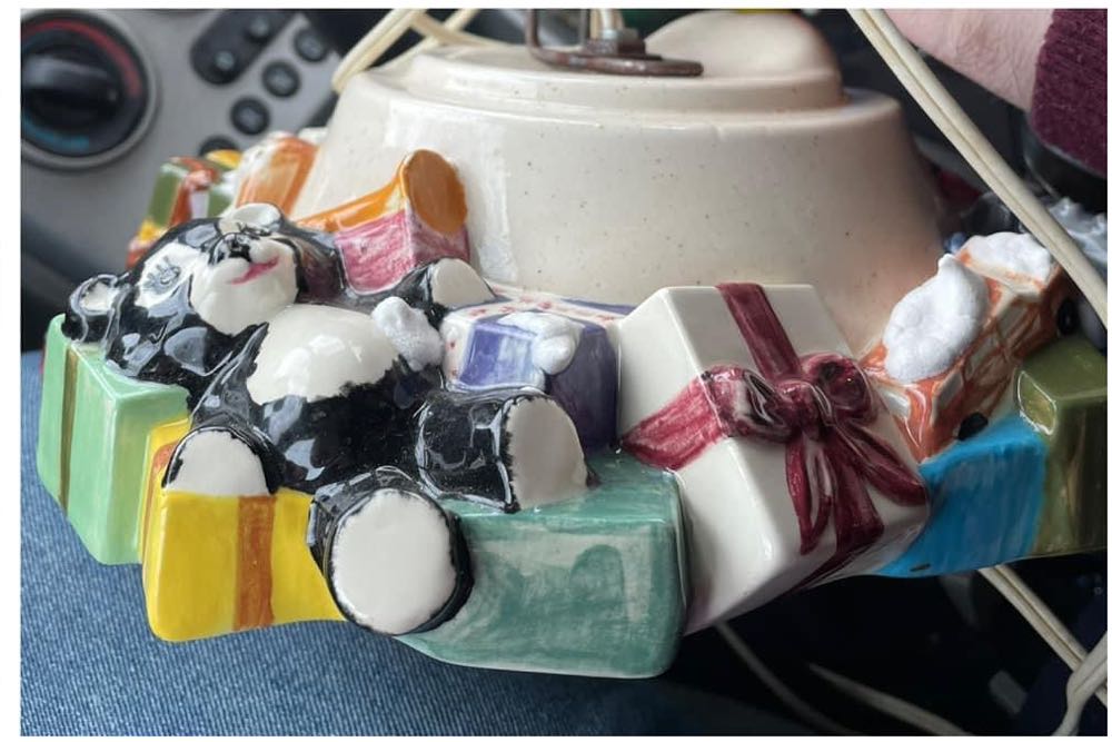 Ceramic - Atlantic - Presents Base - #A977 - #A97 (Ceramic) ornament collectible - Main Image 4