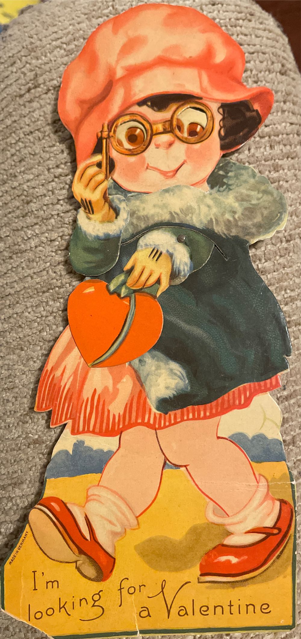 Valentine - Flat - Mechanical - Girl Wearing Glasses, Holding Heart - Mechanical (Valentine) ornament collectible - Main Image 2