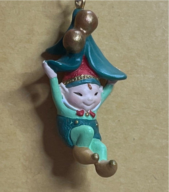 Pixie Parachute - Keepsake - Miniature (Elf, Pixie, Mistletoe) ornament collectible [Barcode 015012431100] - Main Image 3