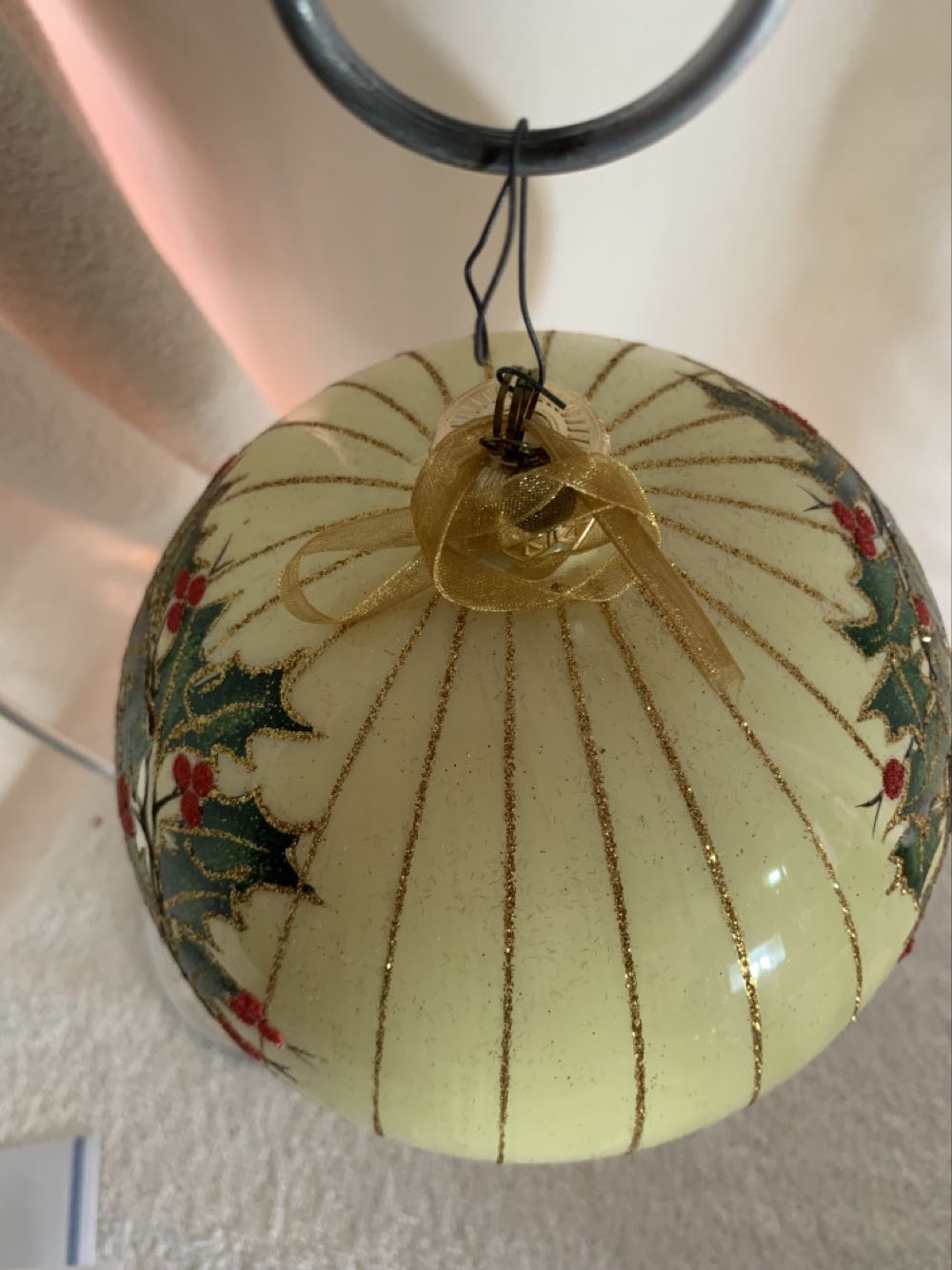 Crème And Silver Ball With Holly - Depart. 56 (Christmas Tree Ornament) ornament collectible [Barcode 734409406537] - Main Image 3