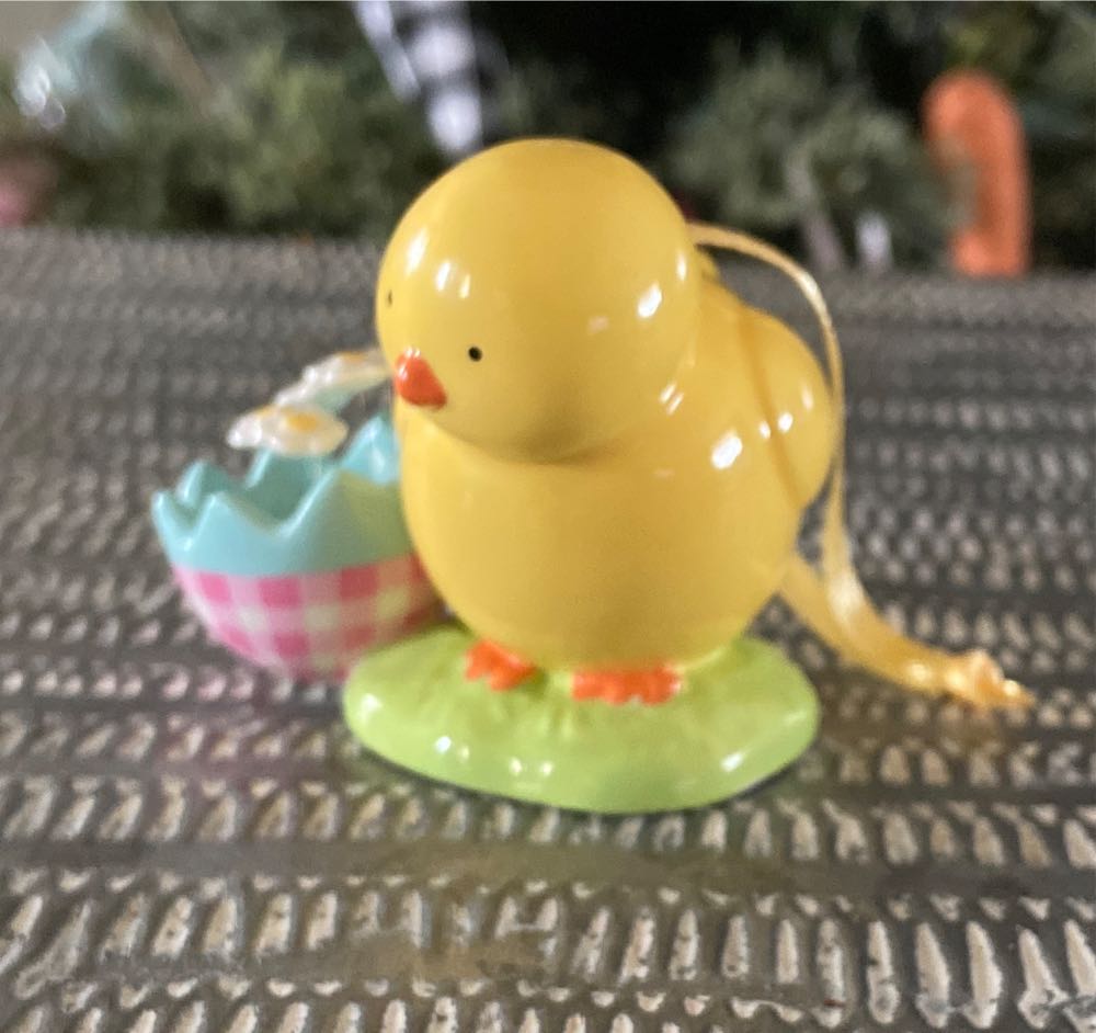 Easter Collection Chicky’s Bouncing Daisies - Keepsake Ornament (Chicky’s Bouncing Daisies) ornament collectible [Barcode 015012785814] - Main Image 4