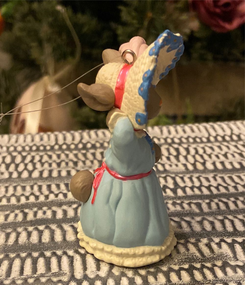 Hallmark Keepsake. Spring. Springtime Bonnets. 1995. 3rd In Series. No Box.  - 3rd In Series (Springtime Bonnets) ornament collectible - Main Image 2