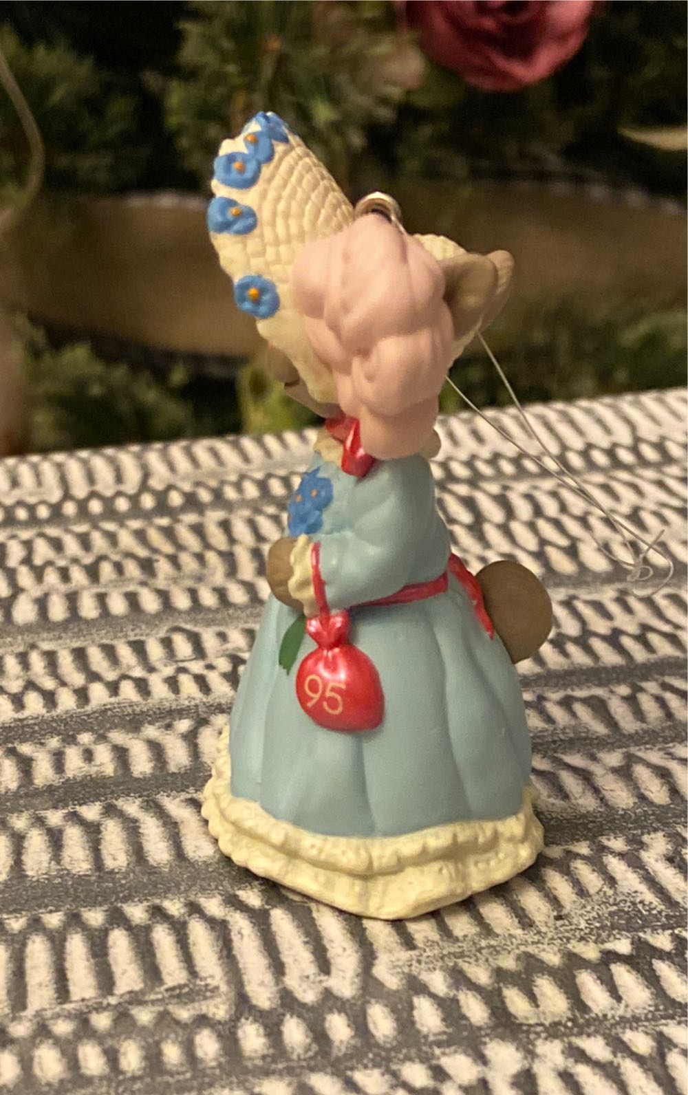 Hallmark Keepsake. Spring. Springtime Bonnets. 1995. 3rd In Series. No Box.  - 3rd In Series (Springtime Bonnets) ornament collectible - Main Image 3