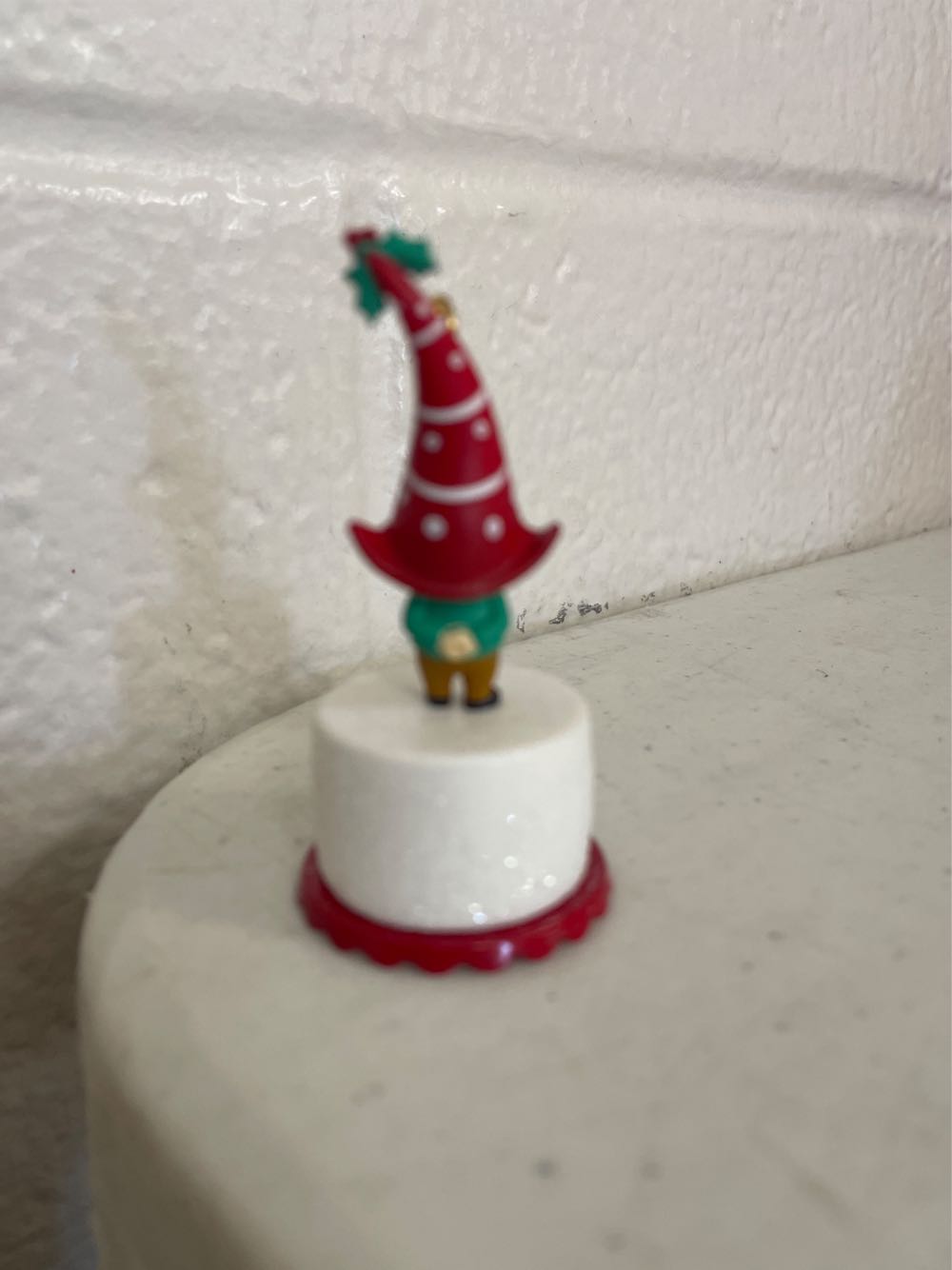 Nutmeg Friendly Gnome (VIP) - Gnome For Christmas (Limited Edition - Companion Piece) ornament collectible - Main Image 2