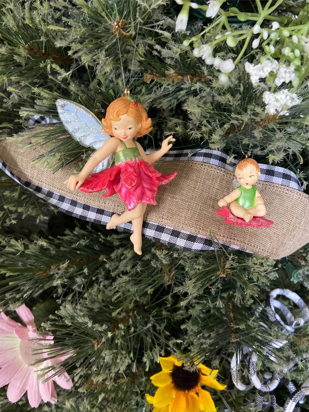 Hallmark Keepsake. Fairy Messengers. 2005. Poinsettia Fairy. 1st In Series. Sculpted By Kristina Kline. - Fairy Messengers (1st In Series: Poinsettia Fairy) ornament collectible - Main Image 3