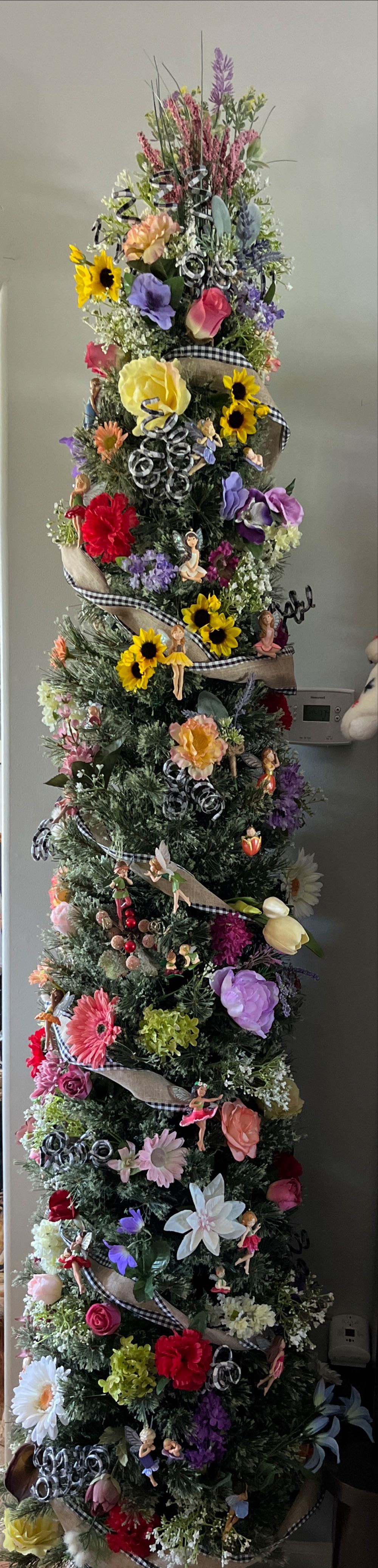 Hallmark Keepsake. Fairy Messengers. 2005. Poinsettia Fairy. 1st In Series. Sculpted By Kristina Kline. - Fairy Messengers (1st In Series: Poinsettia Fairy) ornament collectible - Main Image 4