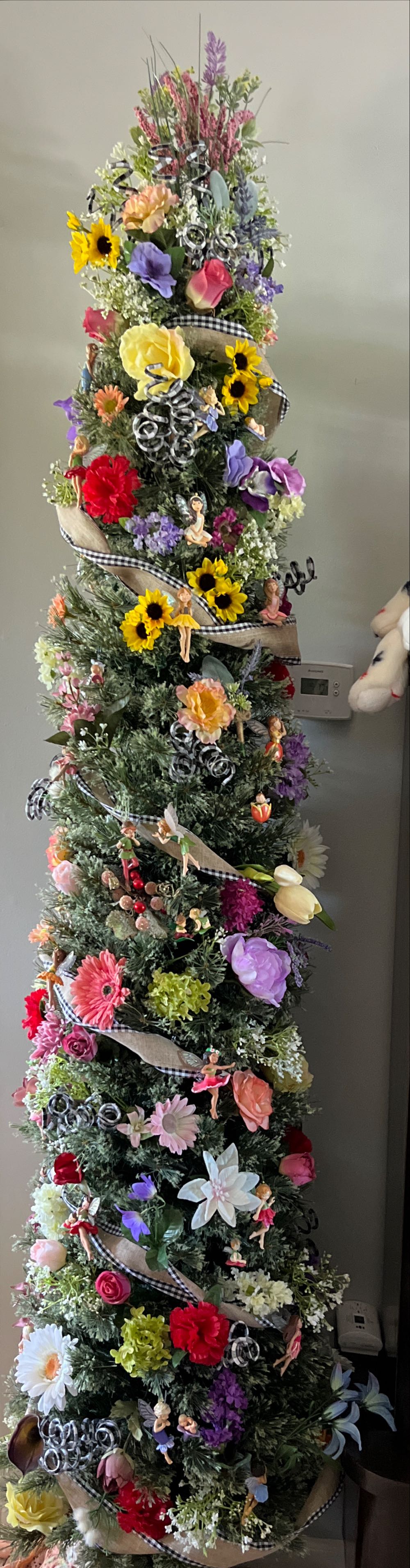 Hallmark Keepsake. Fairy Messengers. 2009. Marigold Messengers. 5th In Series. Sculpted By Kristina Kline Gaughran.  - Fairy Messengers (5th In Series: Marigold Fairy) ornament collectible - Main Image 4