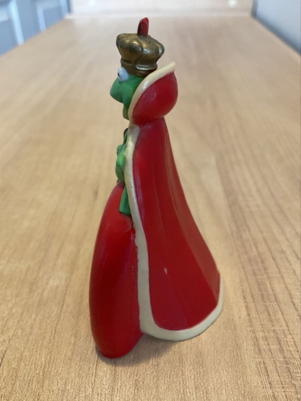 Kermit - Prince Of Hearts  (Valentine’s Day) ornament collectible - Main Image 2