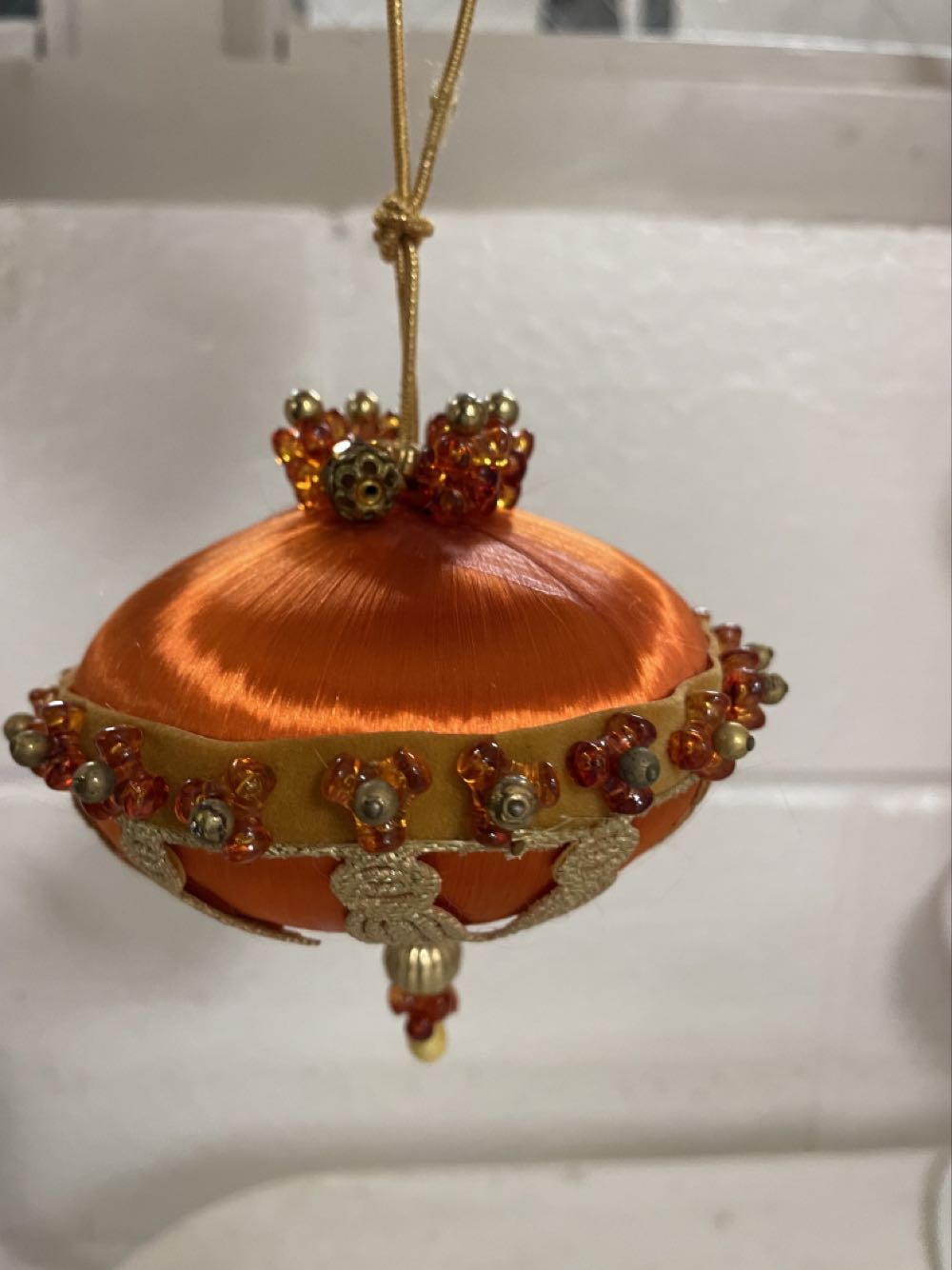 Bead & Sequin - Disk - Red & Gold - Disk (Bead & Sequin) ornament collectible - Main Image 2