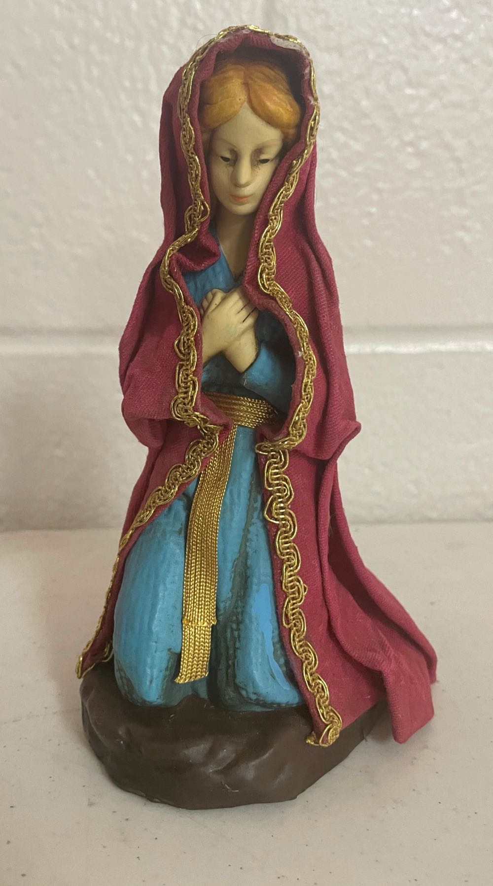 Beistle - Easter - Die Cut - Bunny With Basket Of Jellybeans - Blue Background