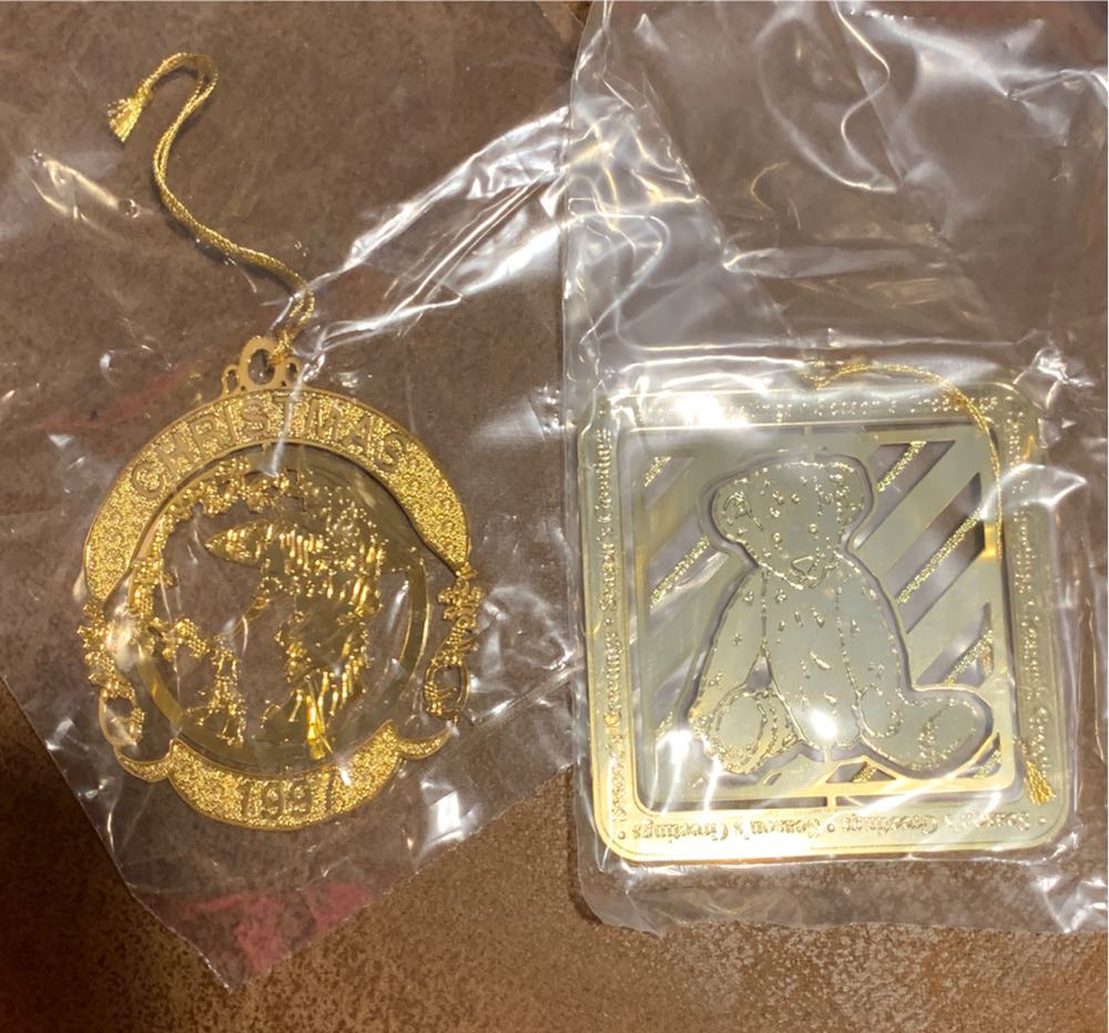 Hallmark Teddy Bear  ornament collectible [Barcode 400983100504] - Main Image 3