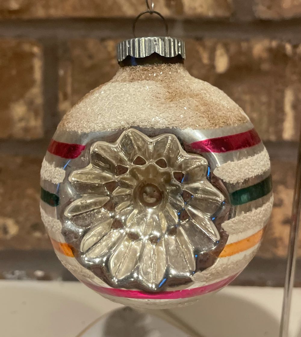 Shiny Brite - Round - Frosted Sunburst - Double Reflector - Sunburst Double Reflector (Round) ornament collectible - Main Image 2