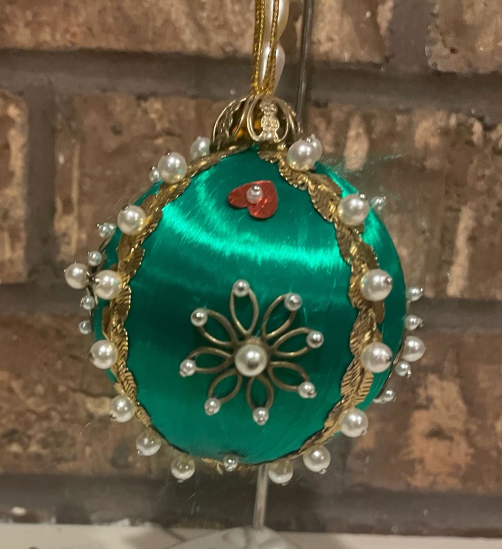 Beads & Sequins  - Round - Green, White, Gold - Bead, Pin, Sequins (Round) ornament collectible - Main Image 2