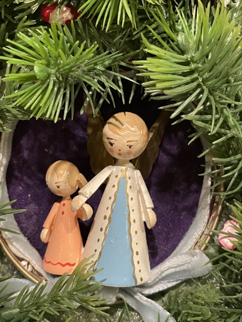 Erzgebirge - Angels - Wreath - Angel (Wood) ornament collectible - Main Image 2