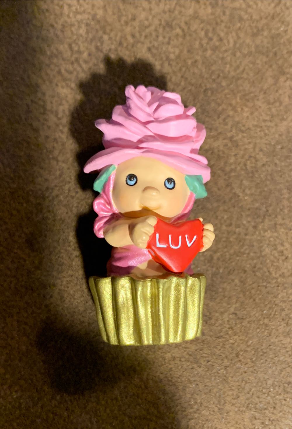 HH #2 Rosie Chapeauzie (February) - Happy Hatters (Happy Hatters) ornament collectible [Barcode 015012536720] - Main Image 3