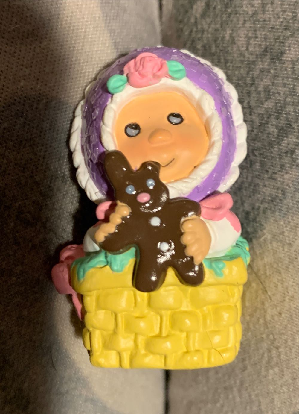 HH #4 Bonnie Bonnet (April) - Happy Hatters (Happy Hatters) ornament collectible [Barcode 015012553987] - Main Image 3