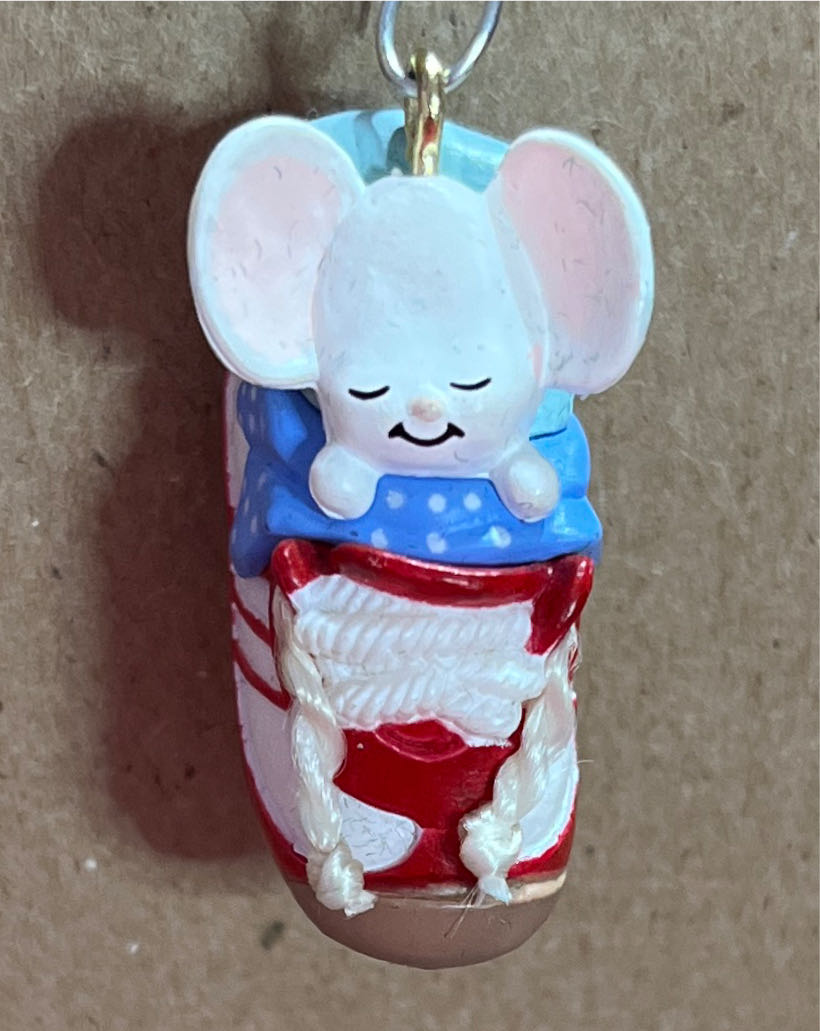 Sneaker Mouse - MOUSE (Miniature) ornament collectible - Main Image 3
