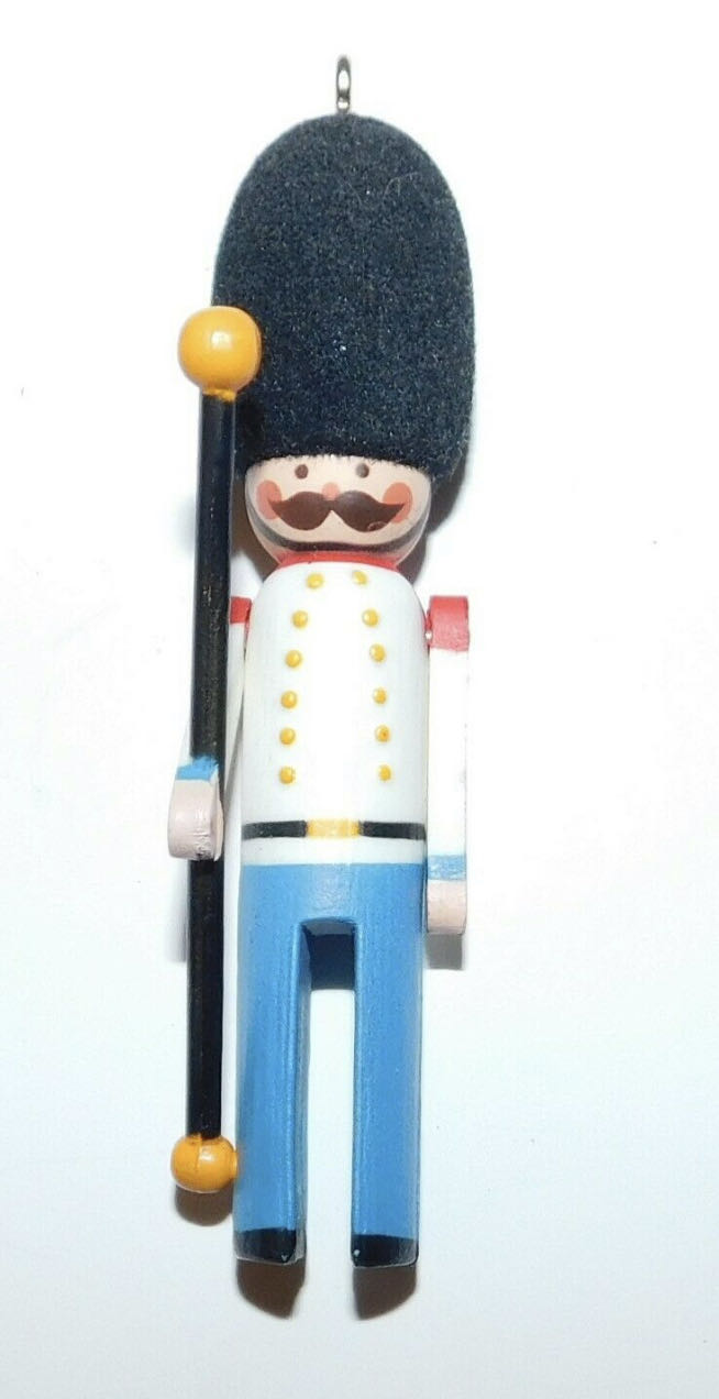 Valentine - Dimensional - Boy & Girl Standing With Flowers