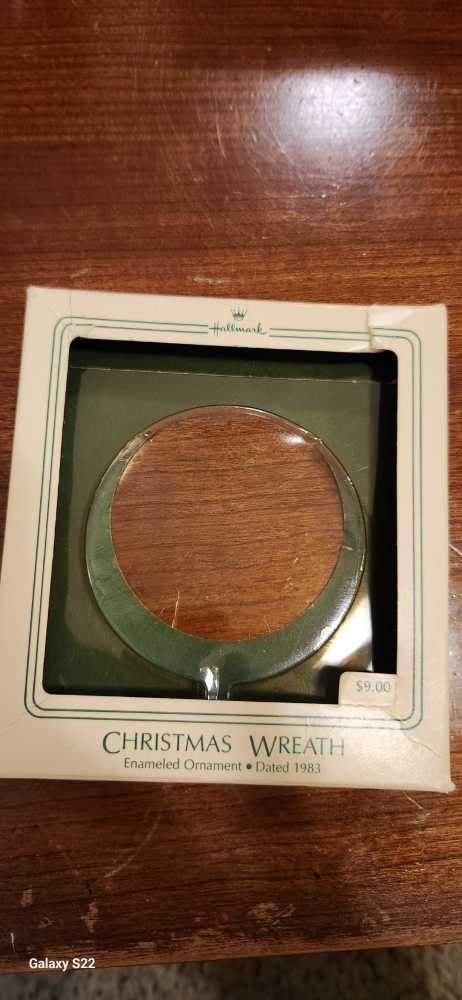 Enameled Christmas Wreath - Crown Classics (Collection) ornament collectible - Main Image 3
