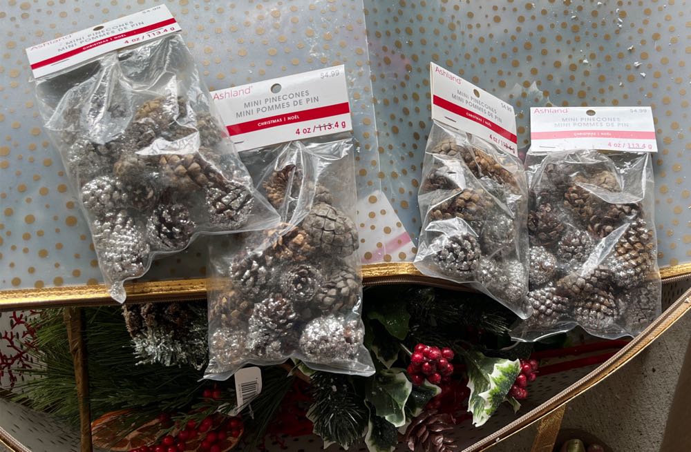 Mini pinecones for silver glitter - Picks ornament collectible - Main Image 2