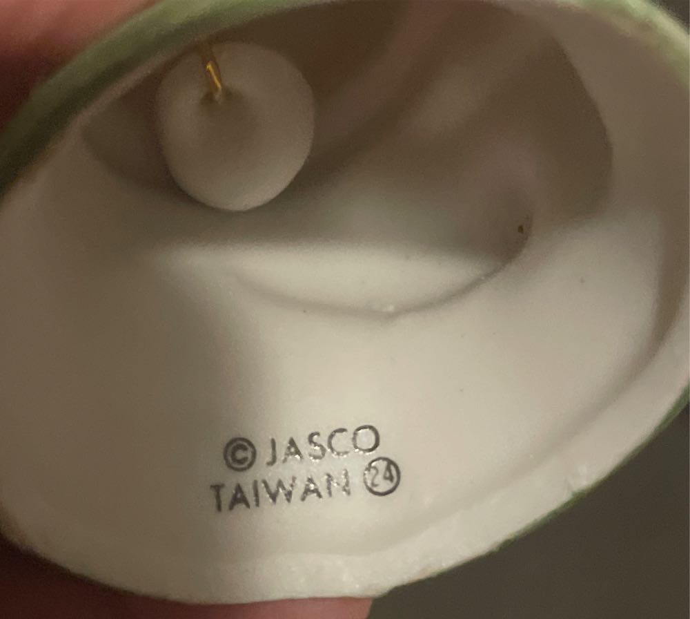 Jasco - L’il Chimers - Caroling Bear - Green Coat - Character (Bell) ornament collectible - Main Image 3