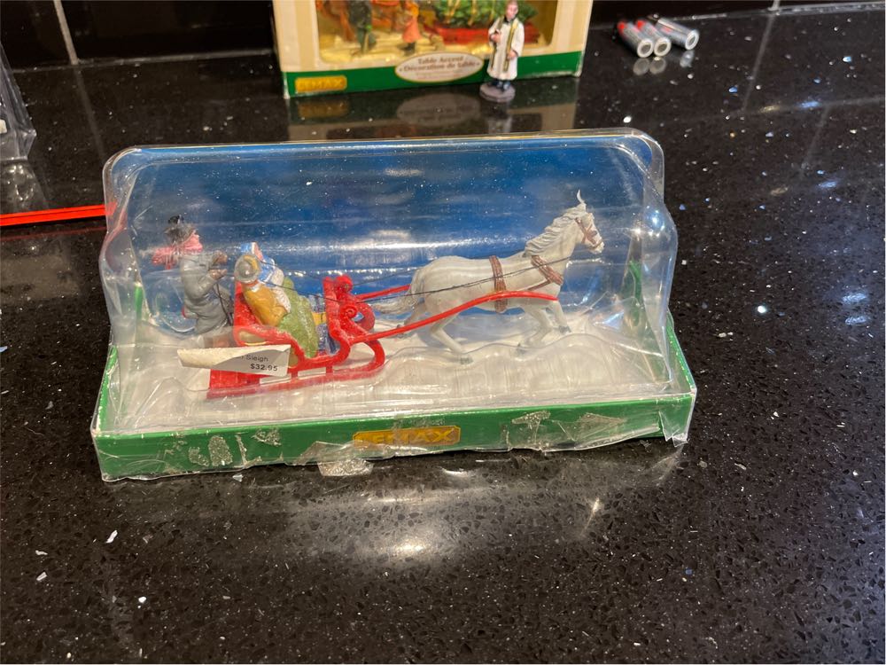 Belvedere Elf, Striding, Holly