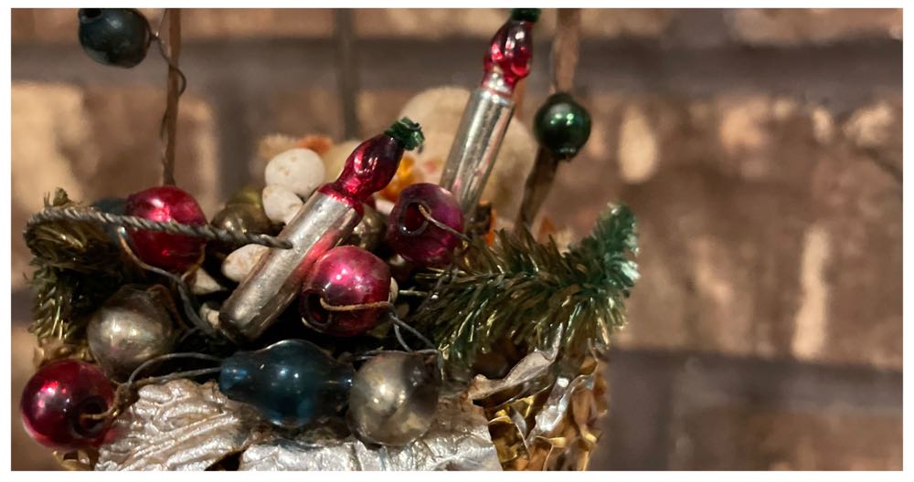 Cornucopia - Santa & Candles - Santa (Cornucopia) ornament collectible - Main Image 3