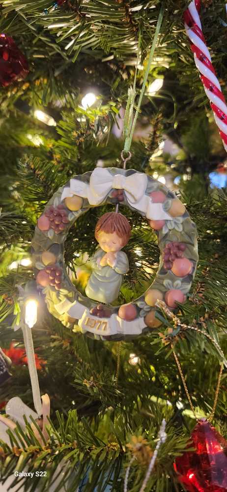 Praying Child Della Robia Wreath - Tree Trimmer Collection (Nativity, Religious) ornament collectible - Main Image 4