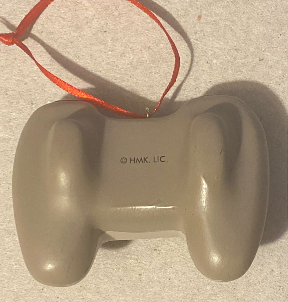 Retro Video Game Controller - Game Accessories (Video Games) ornament collectible [Barcode 763795528424] - Main Image 2