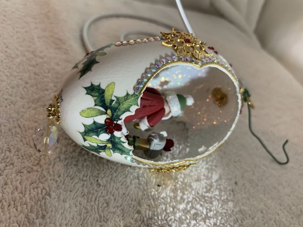 Santa w/List Inside Of An Egg  (Santa) ornament collectible - Main Image 4