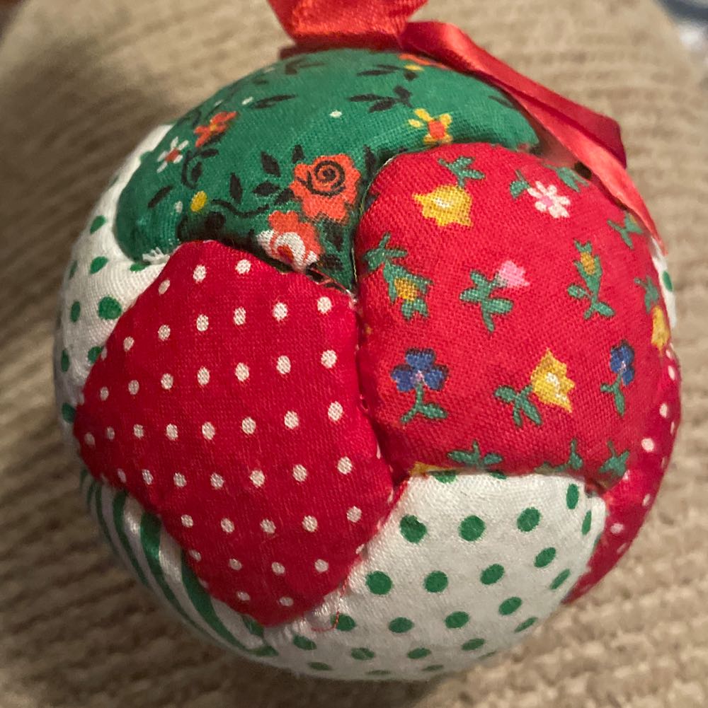 Quilted - Round - Round (Quilted) ornament collectible - Main Image 2