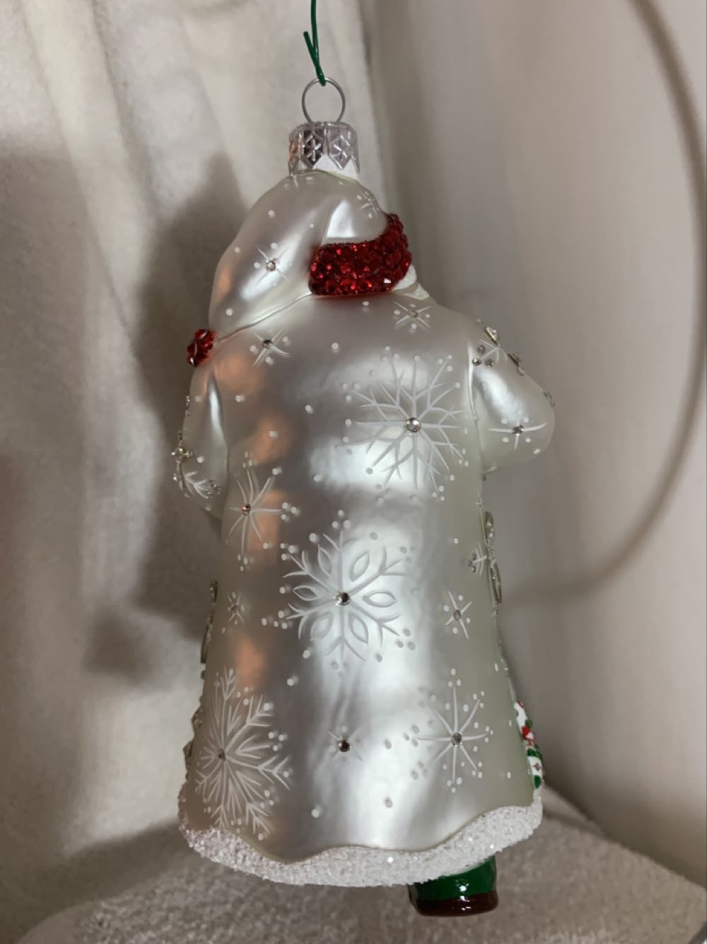 Magnifique, Winter Fabulous, Pearl: Red & Green - Other Exclusive (Santa) ornament collectible - Main Image 3