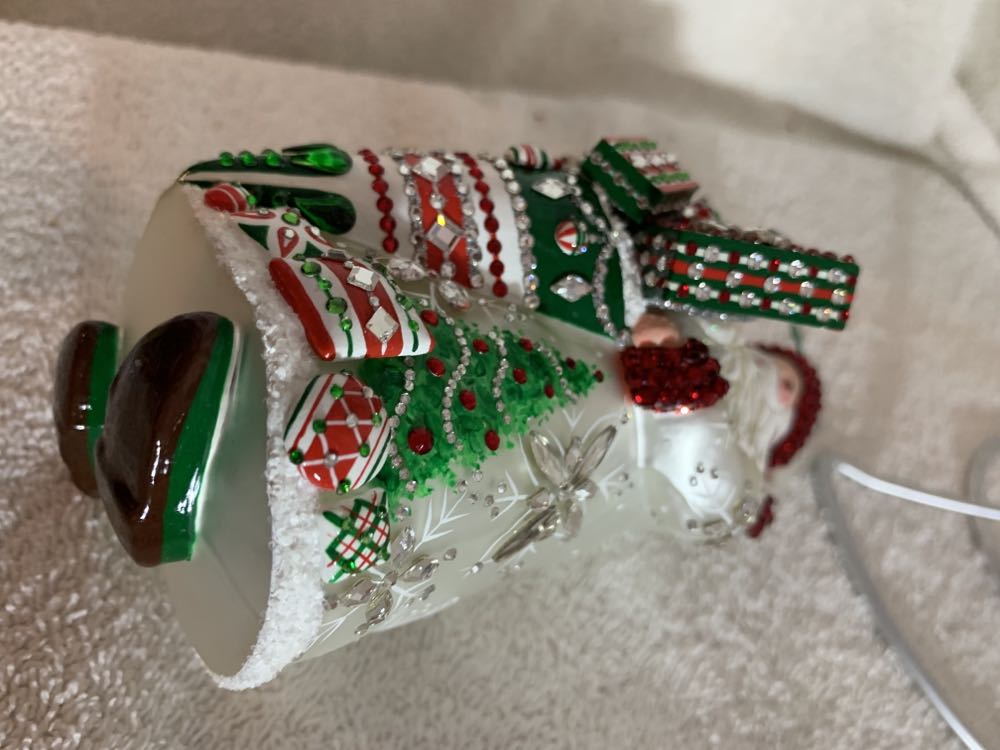 Magnifique, Winter Fabulous, Pearl: Red & Green - Other Exclusive (Santa) ornament collectible - Main Image 4